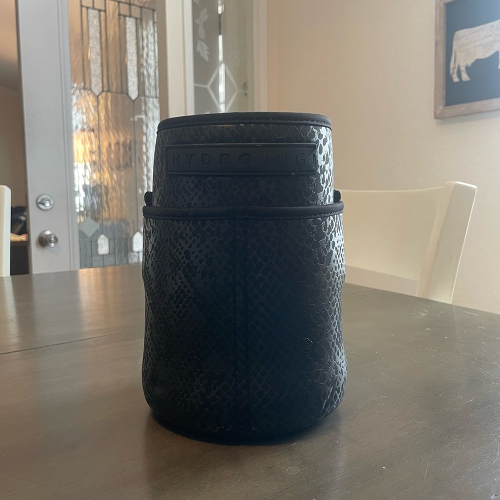 BLACK SNAKESKIN SLEEVE